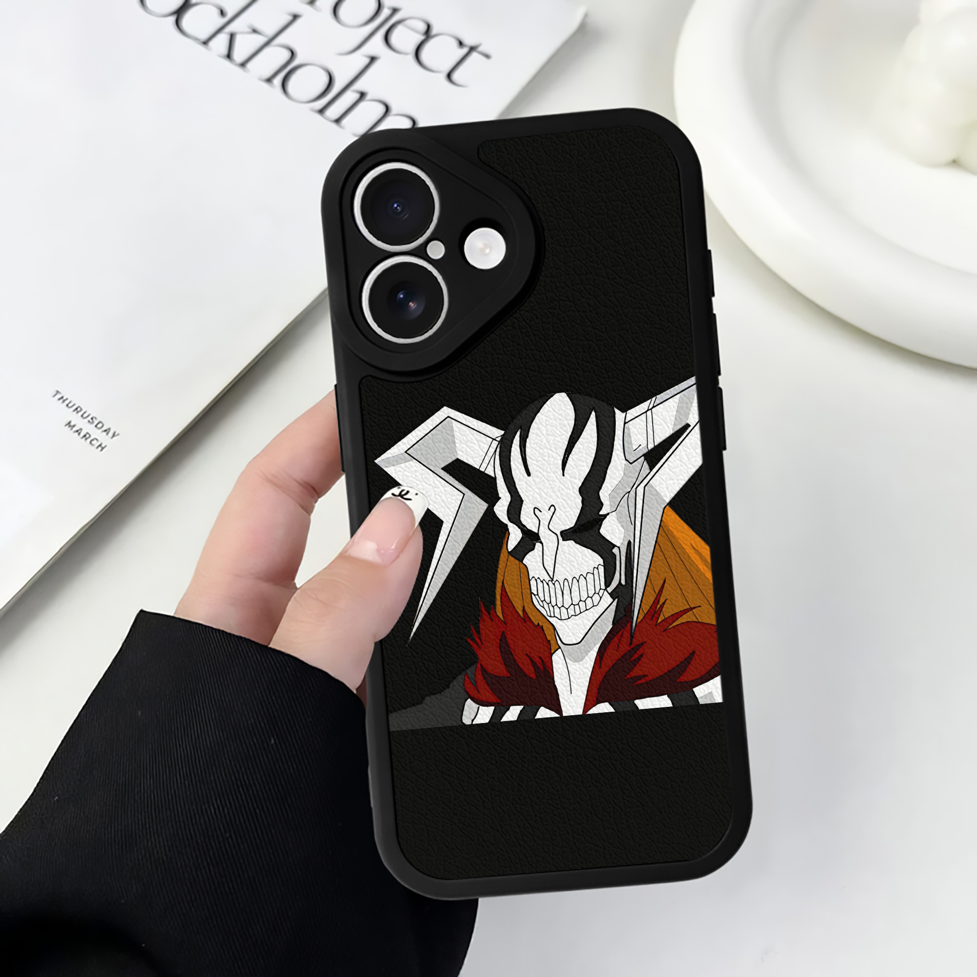 ブリーチ 黒崎一護（くろさき いちご）BLEACH Kurosaki Ichigo 【iPhone 16シリーズ対応】シリコンスマホケース（レザー調） 材質：シリコン